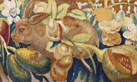 Détail Exemple de restauration conservation de tapisserie : détail de la tapisserie “Moïse faisant jaillir l’eau du rocher d’Horeb”. 