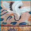 Détail d'un petit coussin de broderie asiatique. La tapisserie est incorporée dans le tissage et brodée au fil d’or et de soie.