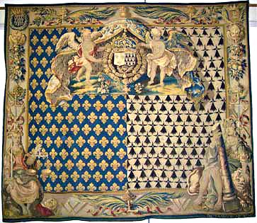 Restauration d'une tapisserie : Chancellerie aux armes du roi de France et de Bretagne. Aubusson XVIIe siècle. Musée de Vannes.